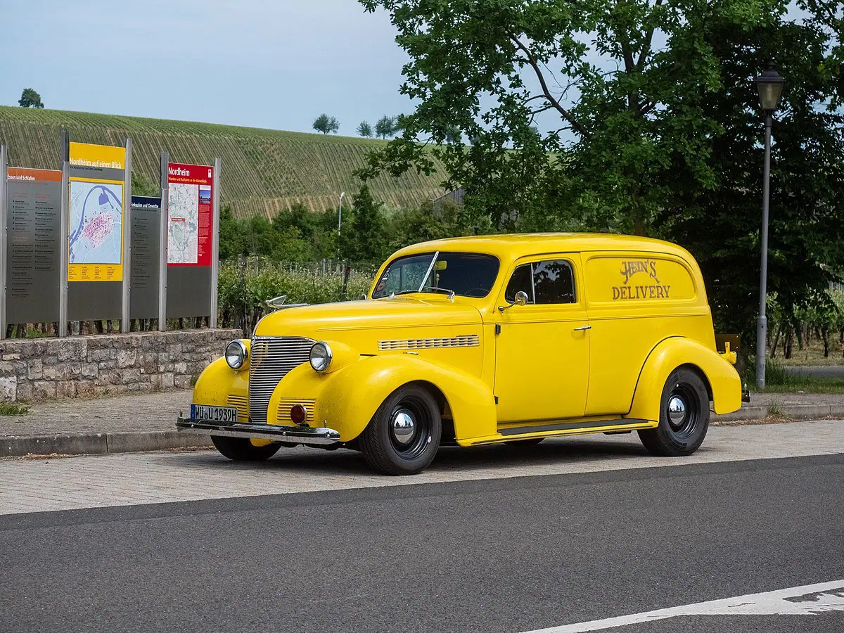 Chevrolet Sedan Delivery (1938) Фото с сайта: https://upload.wikimedia.org/wikipedia/commons/thumb/d/de/Chevrolet_Sedan_Delivery_1938_5201132.jpg/1200px-Chevrolet_Sedan_Delivery_1938_5201132.jpg