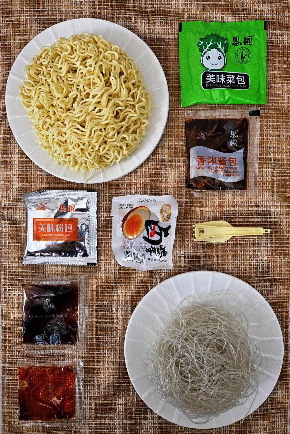 Лапша с фунчозой Siyuan со вкусом тушеной говядины с маринованными овощами