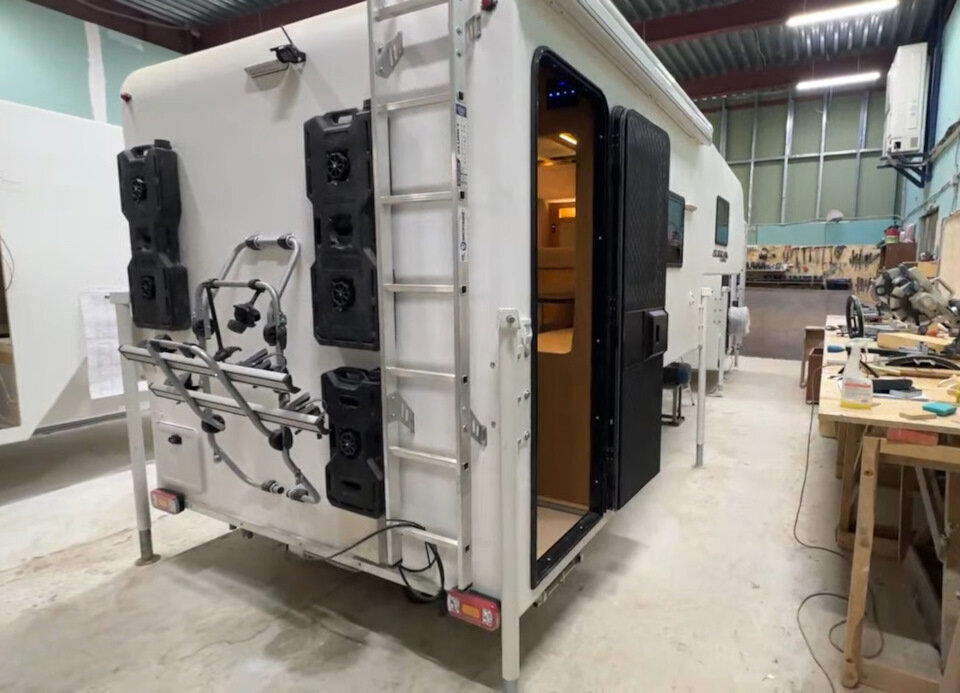 Piligrim Camper 400LX. Жилой модуль для полноразмерного пикапа