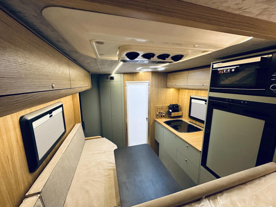 Piligrim Camper 400LX. Жилой модуль для полноразмерного пикапа