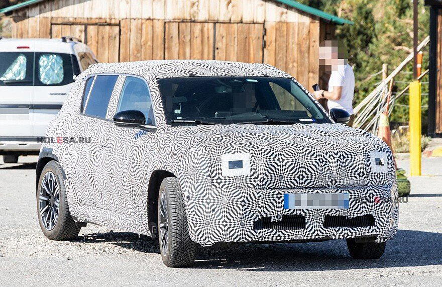Кросс-хэтчбек Renault 4 на завершающем этапе дорожных испытаний: премьера через месяц