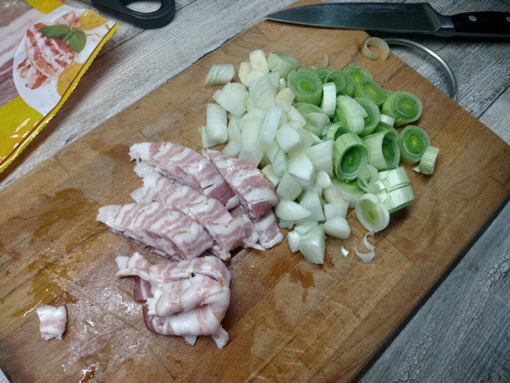 Тыквенный суп с беконом и сырными гренками: осень близко