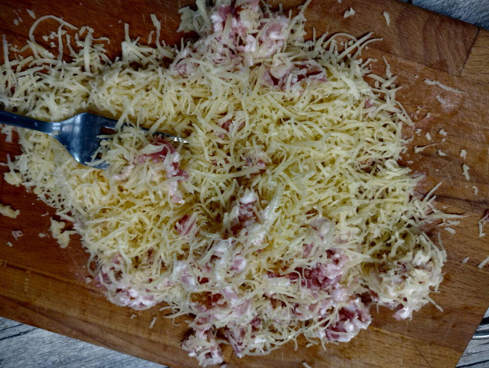 Тыквенный суп с беконом и сырными гренками: осень близко