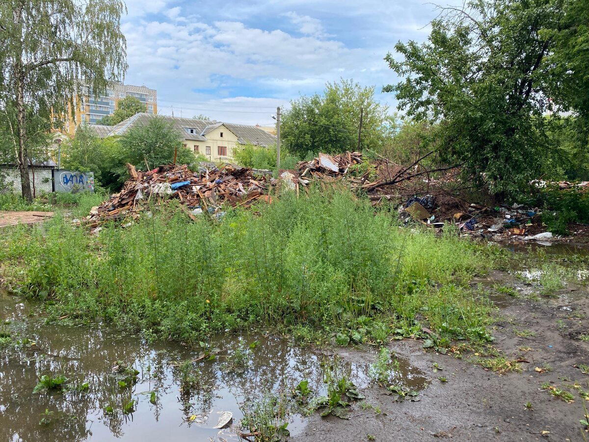 Нашел в заброшенном гараже, довольно большой портрет Ленина в хорошем состоянии