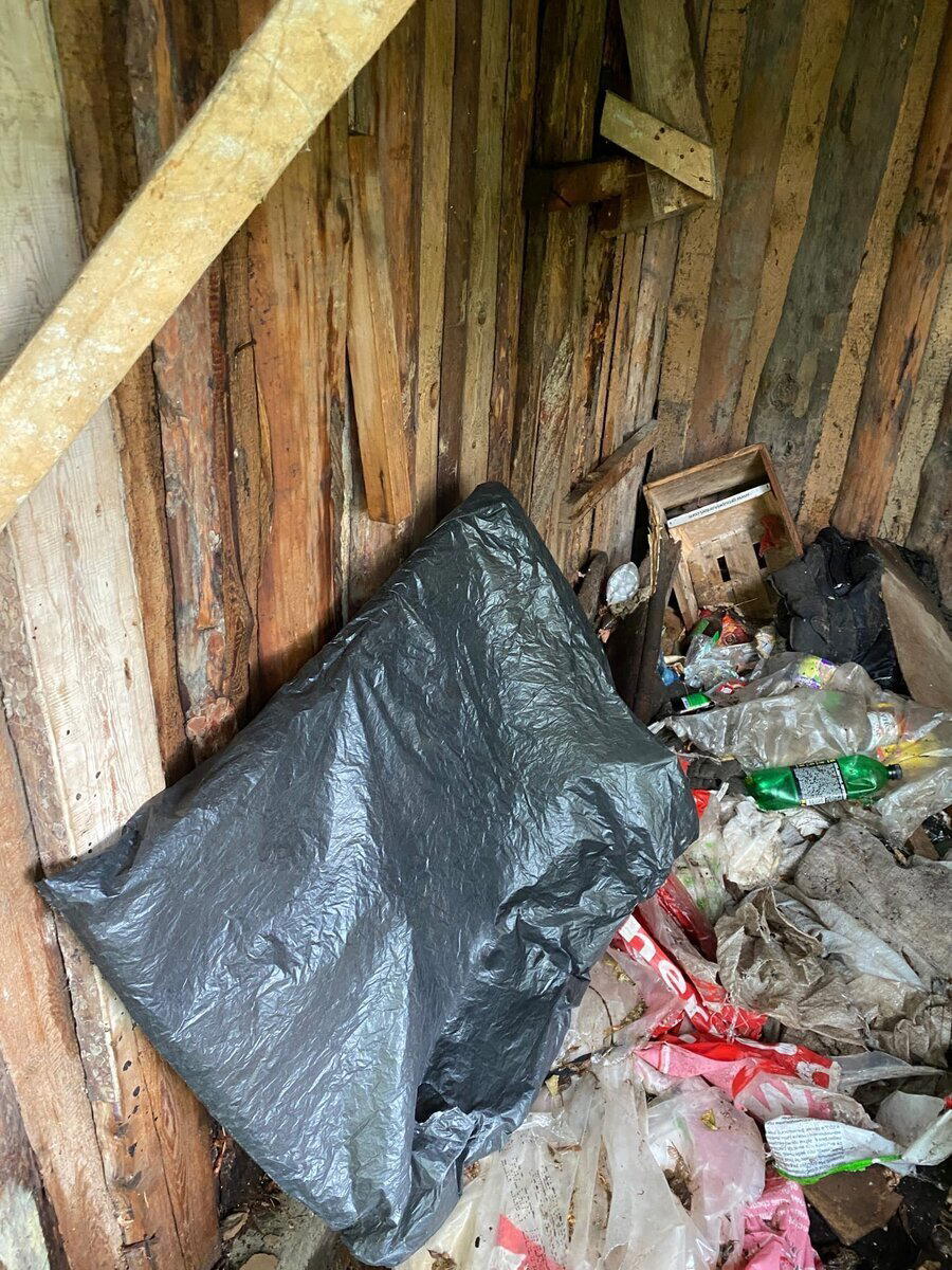 Нашел в заброшенном гараже, довольно большой портрет Ленина в хорошем состоянии