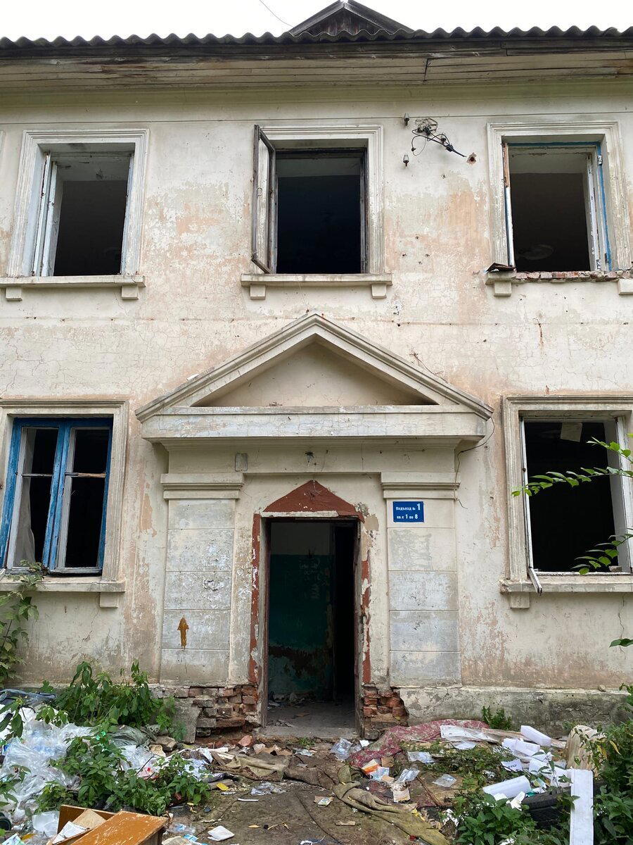 Приехал на обнаруженные заброшенные дома. Местные бомжи захотели меня прогнать специфическим способом