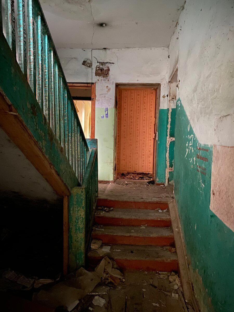Приехал на обнаруженные заброшенные дома. Местные бомжи захотели меня прогнать специфическим способом