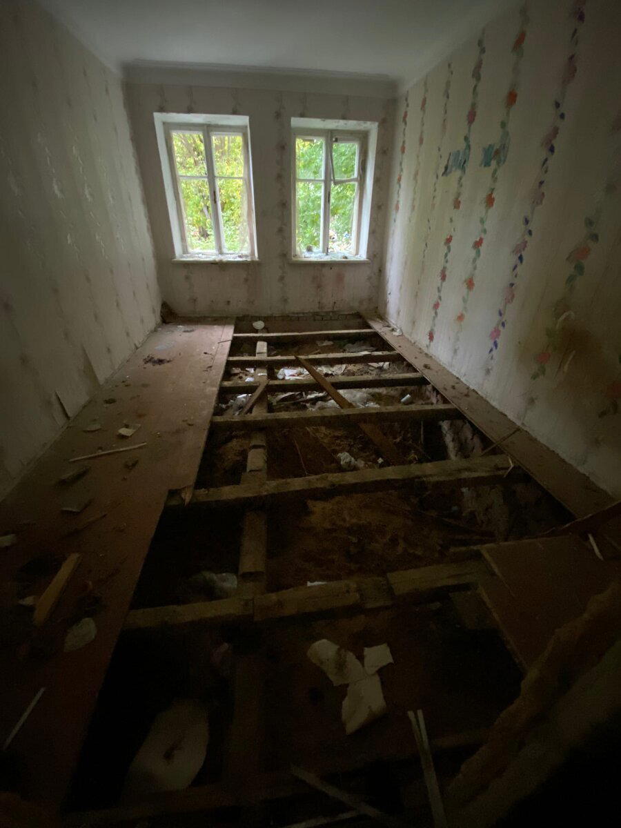 Приехал на обнаруженные заброшенные дома. Местные бомжи захотели меня прогнать специфическим способом