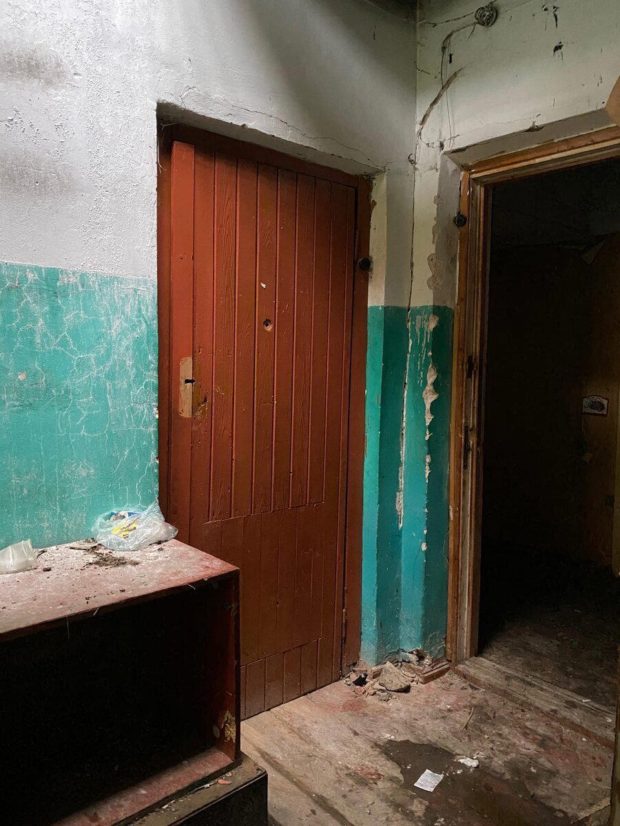 Приехал на обнаруженные заброшенные дома. Местные бомжи захотели меня прогнать специфическим способом