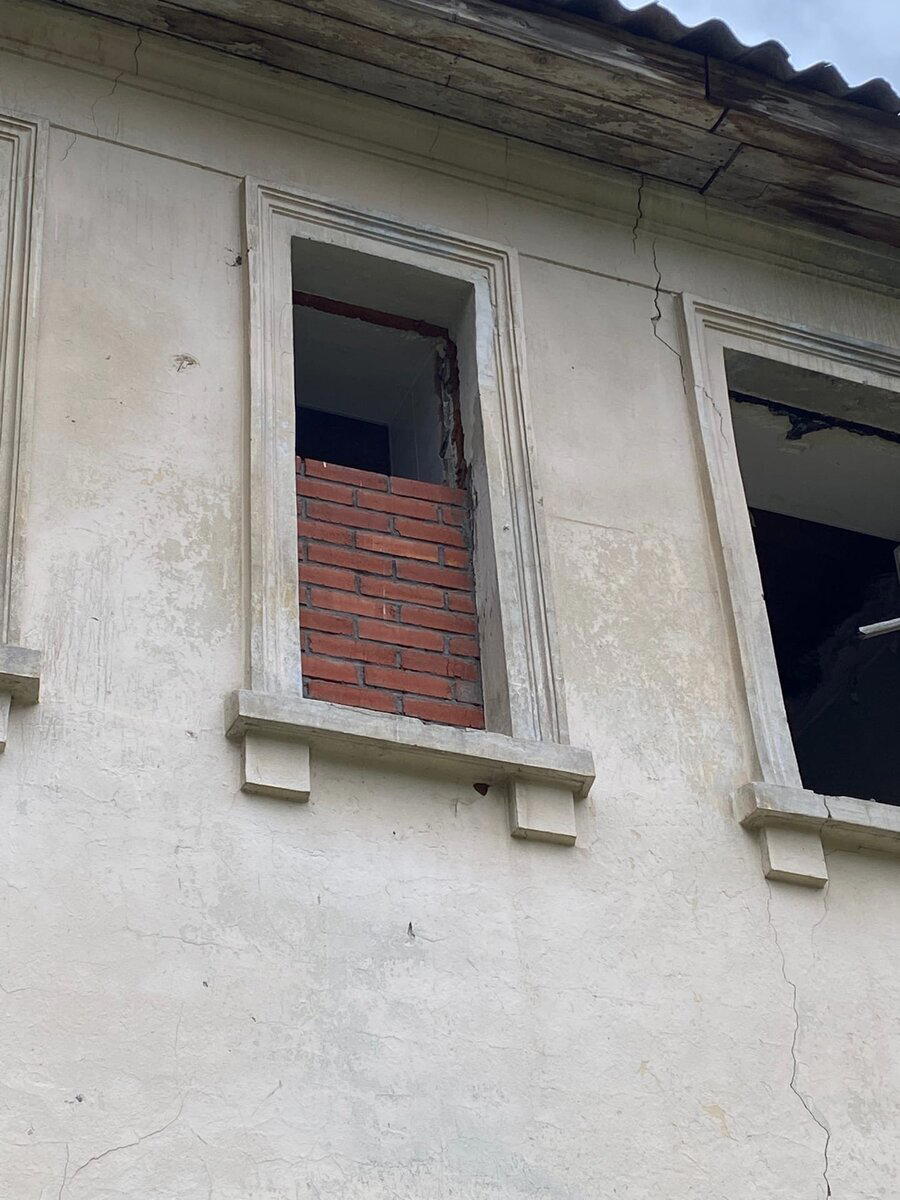 Приехал на обнаруженные заброшенные дома. Местные бомжи захотели меня прогнать специфическим способом