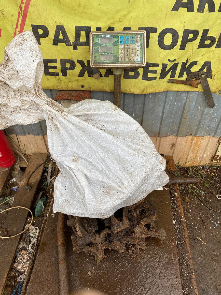 Поиски металлоискателем, возле остатков лесной землянки. Лесной лагерь военнопленных. Часть 2