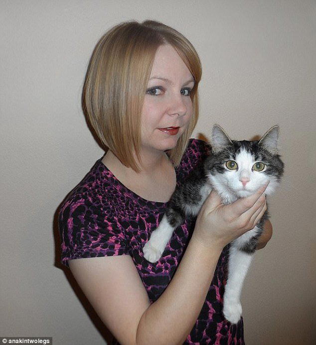 Котик родился без задних лапок и был найден на улице