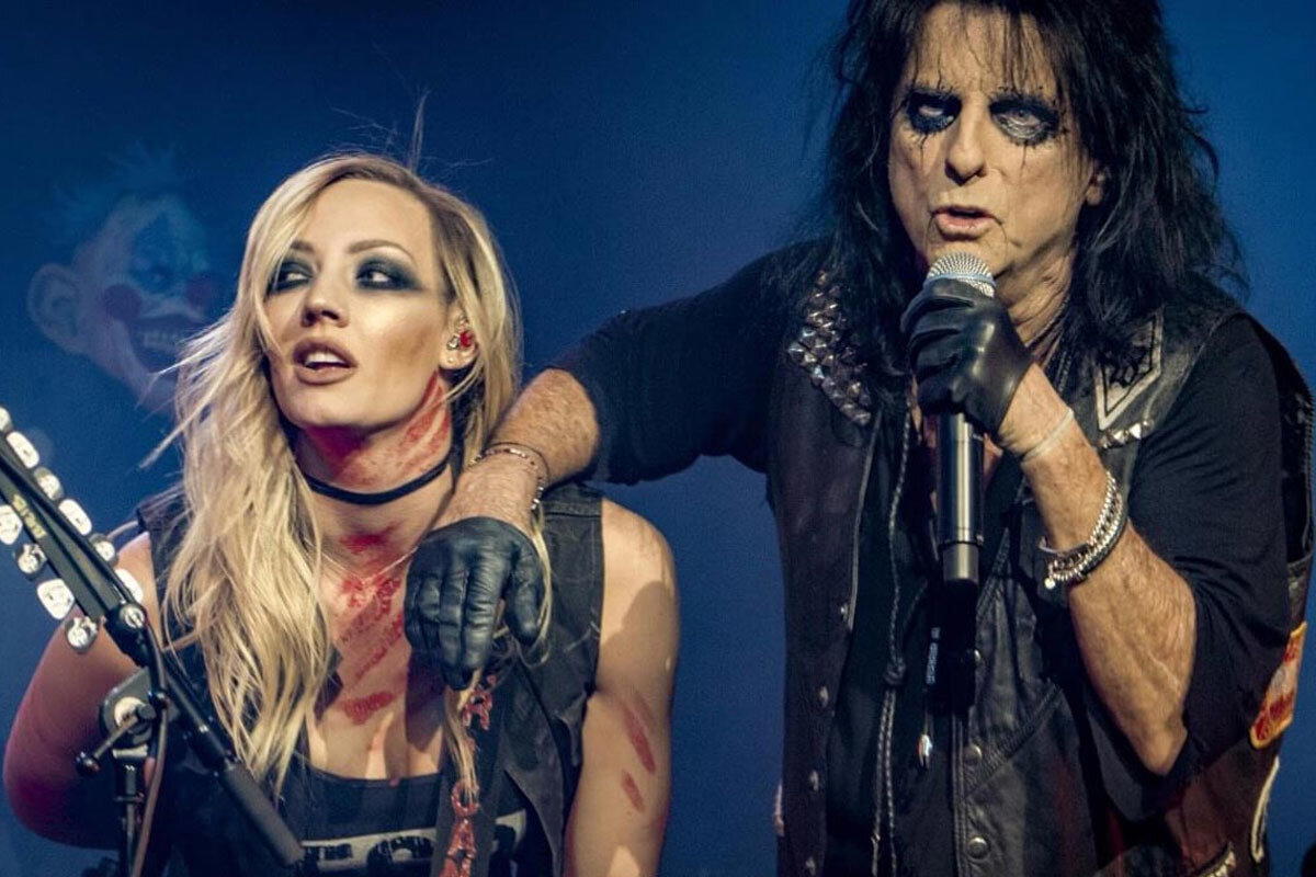 Nita Strauss - Eighteen (Alice Cooper), гитарное соло