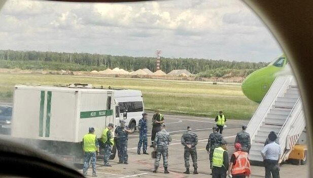 «Слово пацана», или как мы перевозили преступников на самолёте