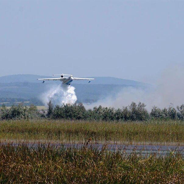 Самолет Бе-200, тушивший пожар в анапских плавнях, в минувшие выходные.