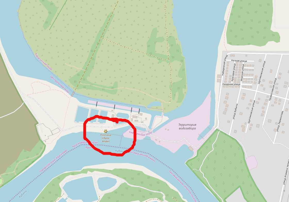 В Краснодаре есть свои водопады. Находятся они в конце Большого острова.