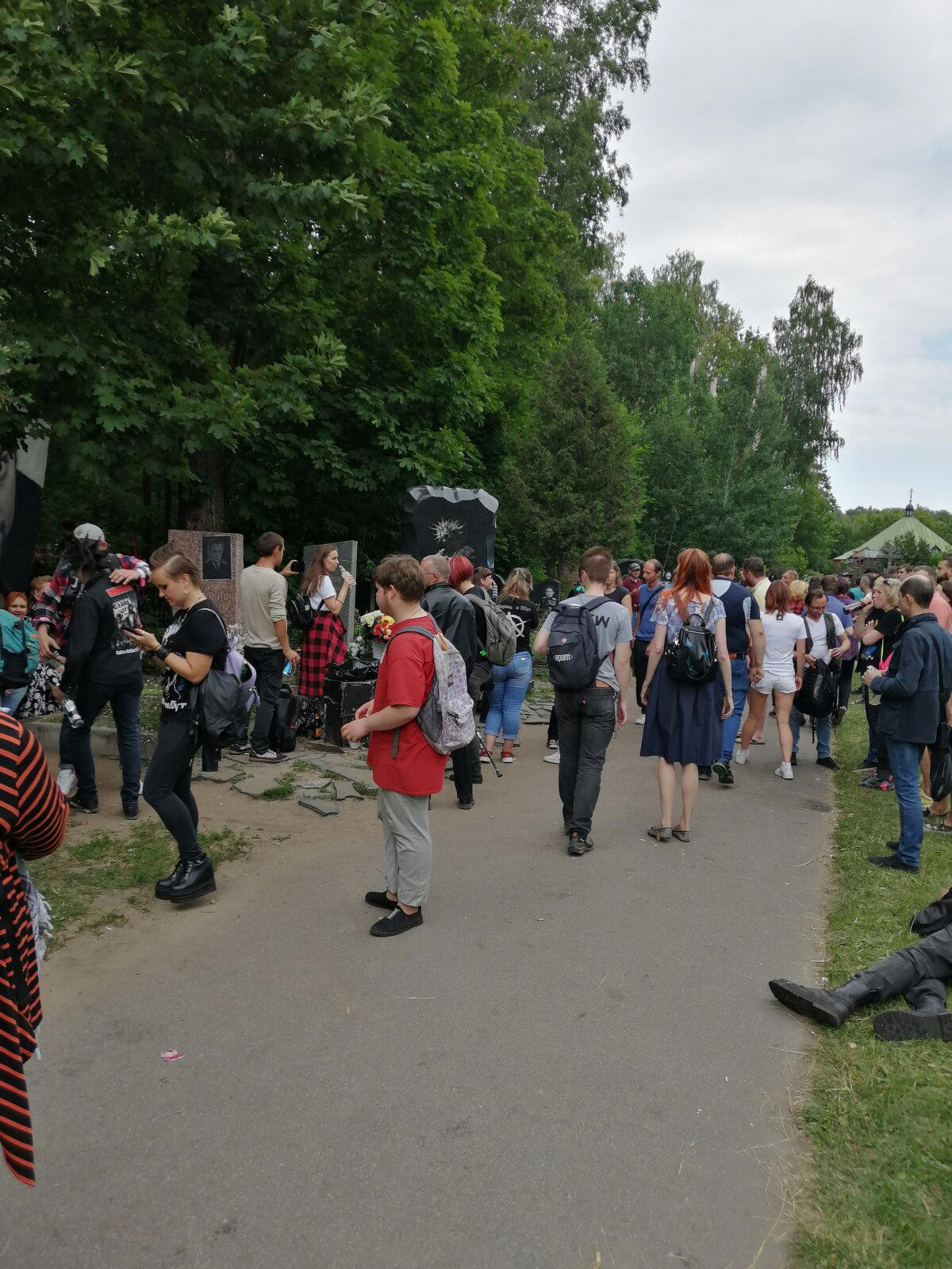 Мертвый анархист и Звезда по имени Солнце. Богословское кладбище