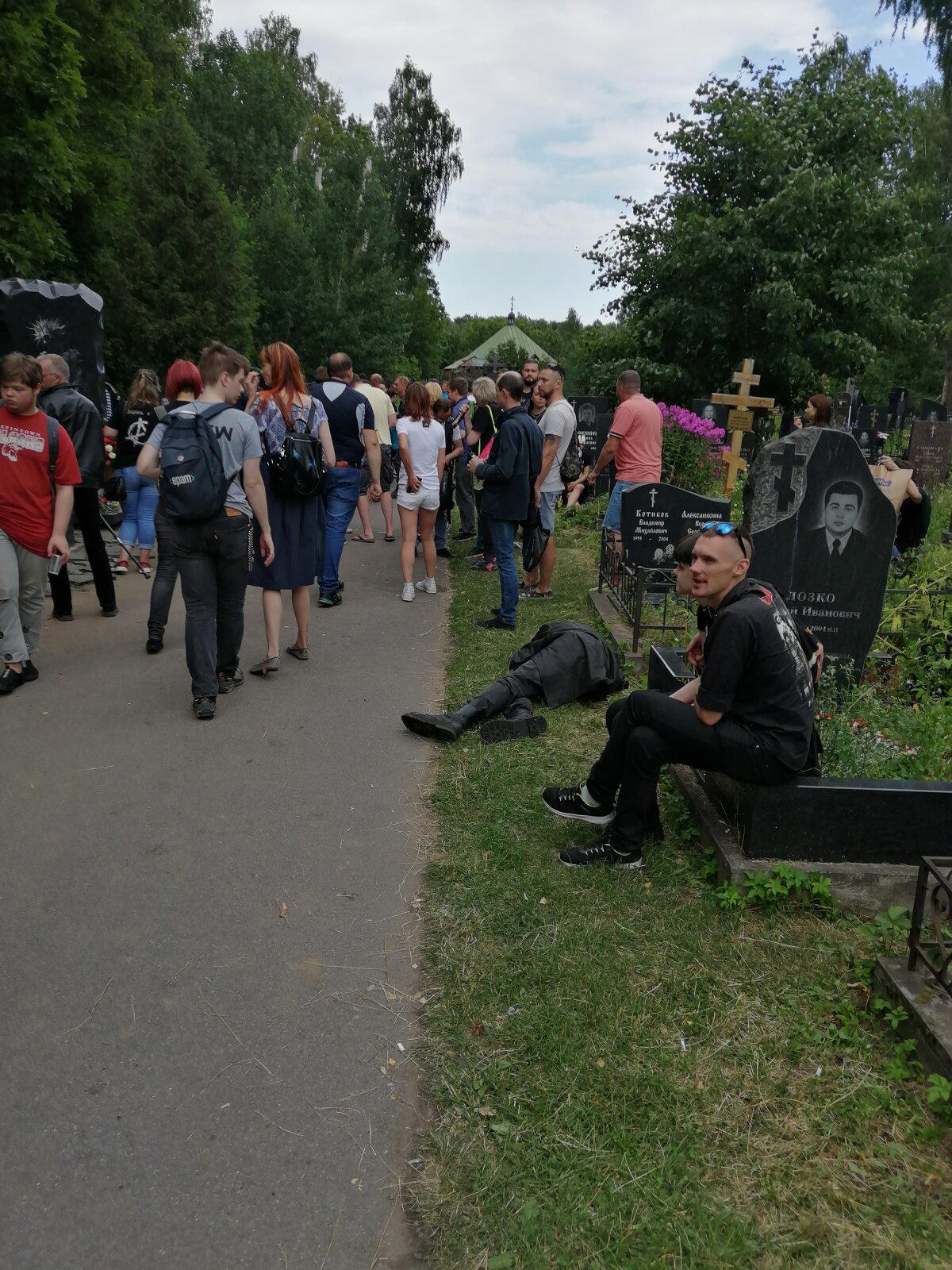 Мертвый анархист и Звезда по имени Солнце. Богословское кладбище