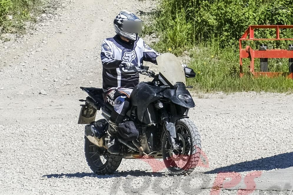 BMW R1300GS был замечен на внедорожных испытаниях
