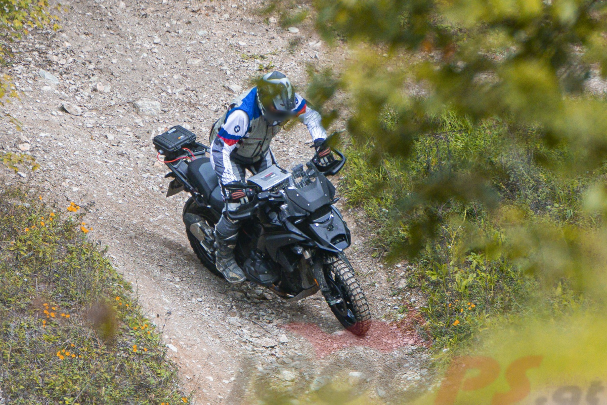 BMW R1300GS был замечен на внедорожных испытаниях