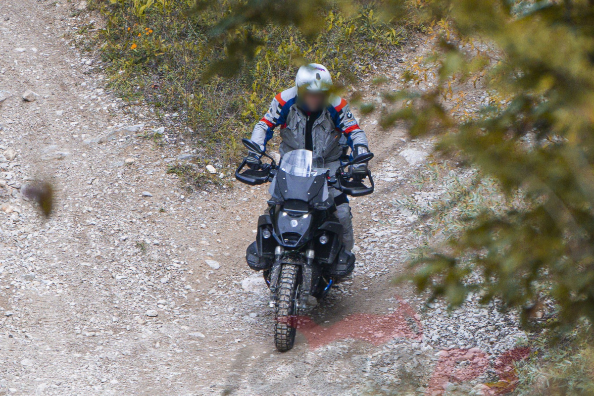 BMW R1300GS был замечен на внедорожных испытаниях
