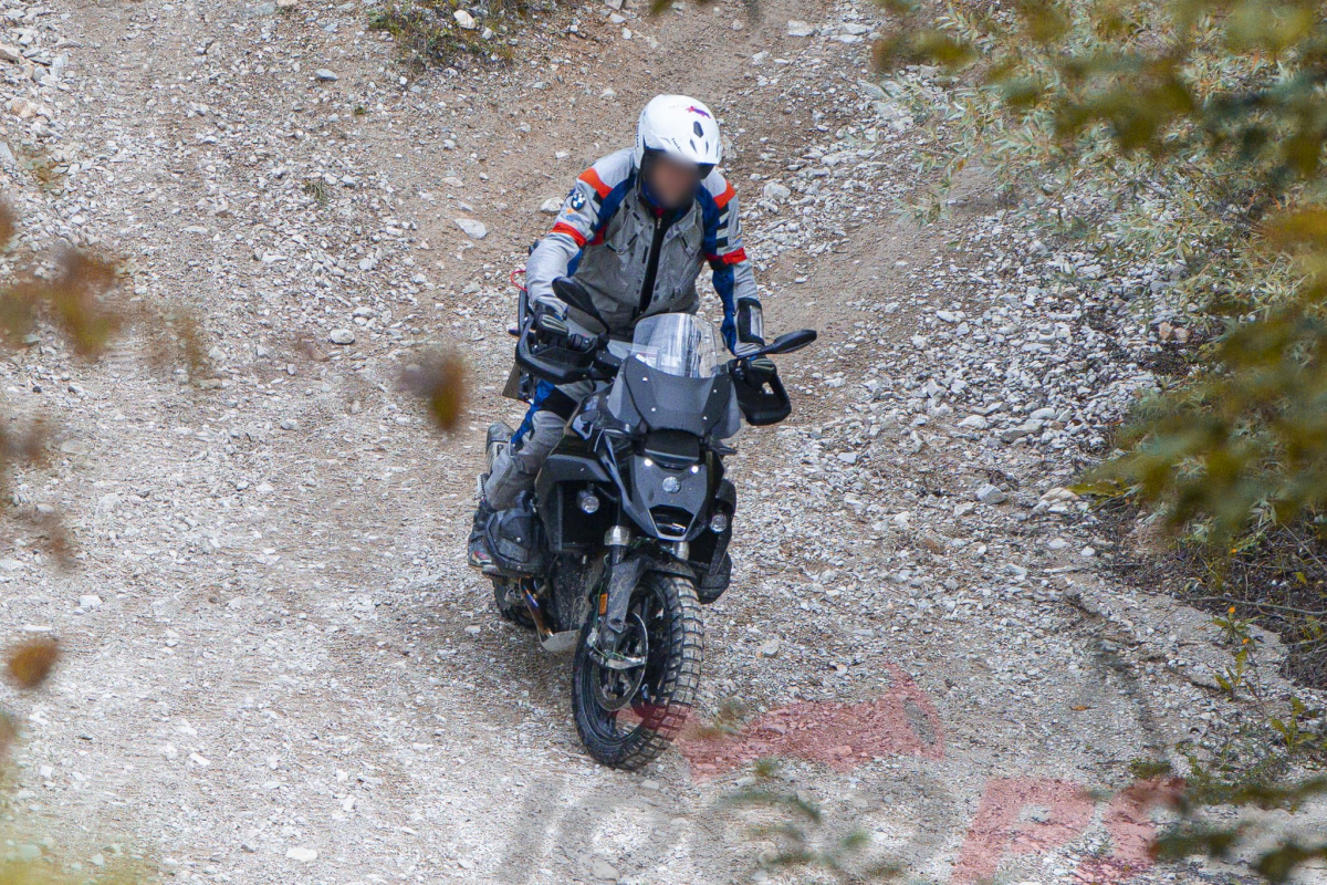 BMW R1300GS был замечен на внедорожных испытаниях