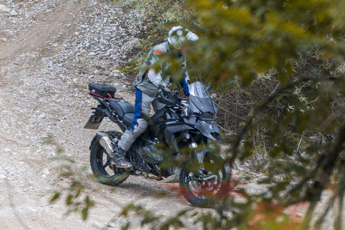BMW R1300GS был замечен на внедорожных испытаниях