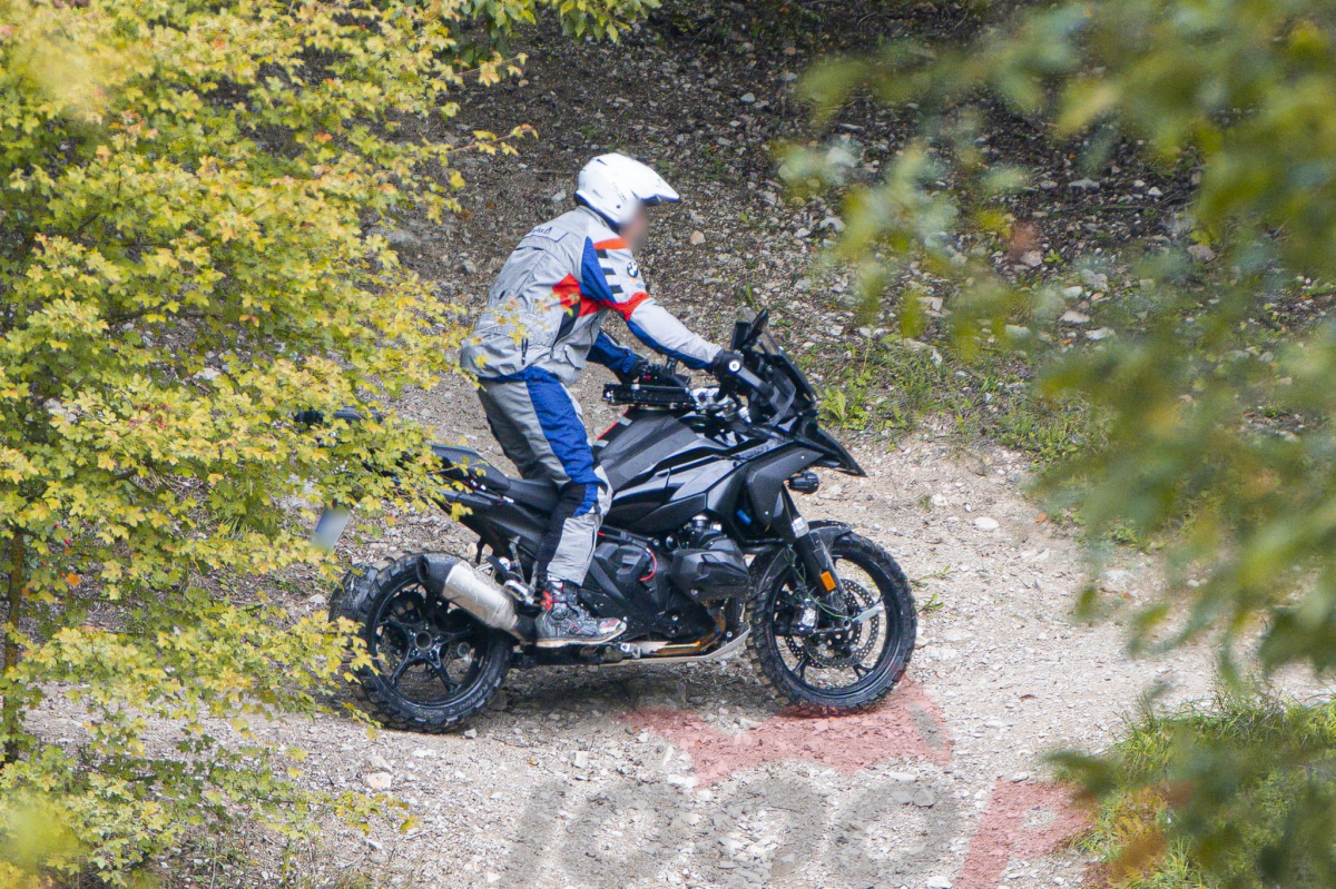 BMW R1300GS был замечен на внедорожных испытаниях