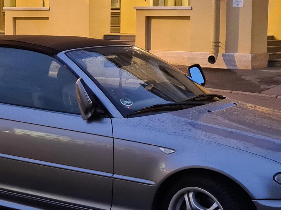 Никак не привыкну, что у БНВ уши вверх заворачиваются.