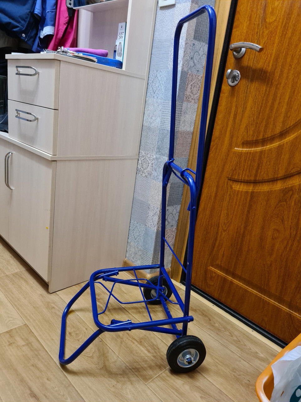 Тележка. Хм… Мог не говорить про очевидное.