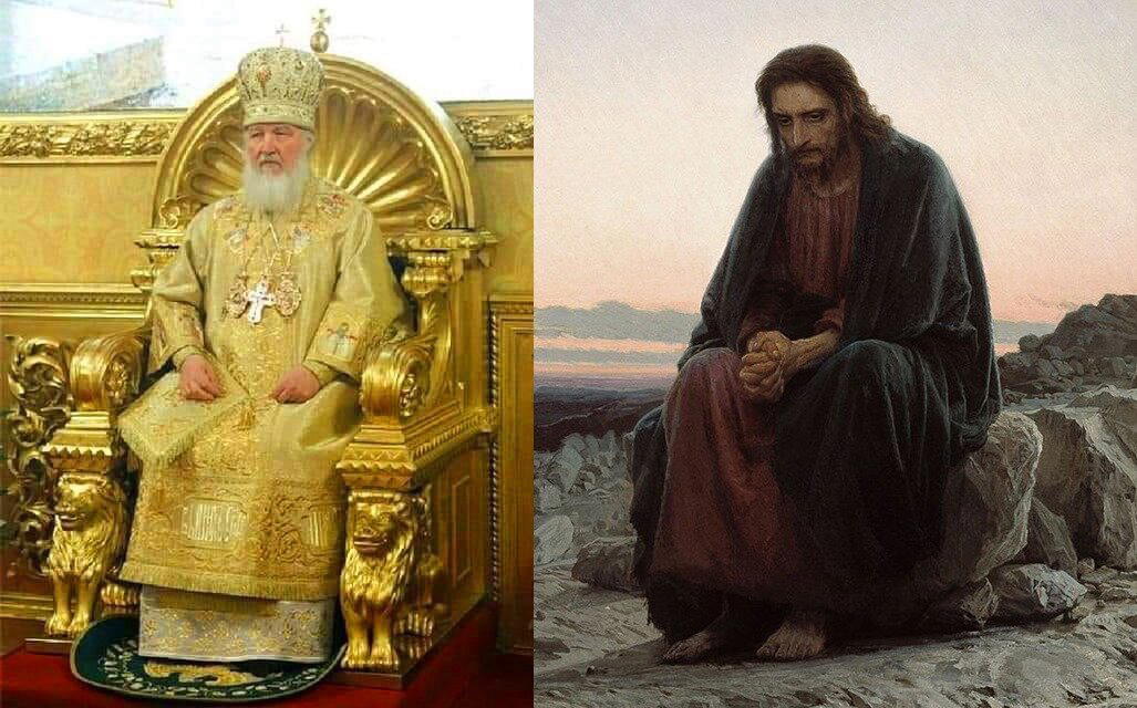 Иисус справа, если что…