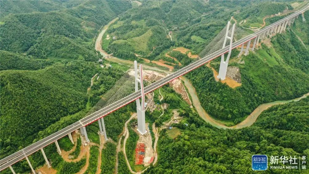 Архитектура за гранью