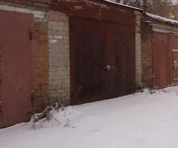 Как полицейские попросили меня сломать замок на гараже.