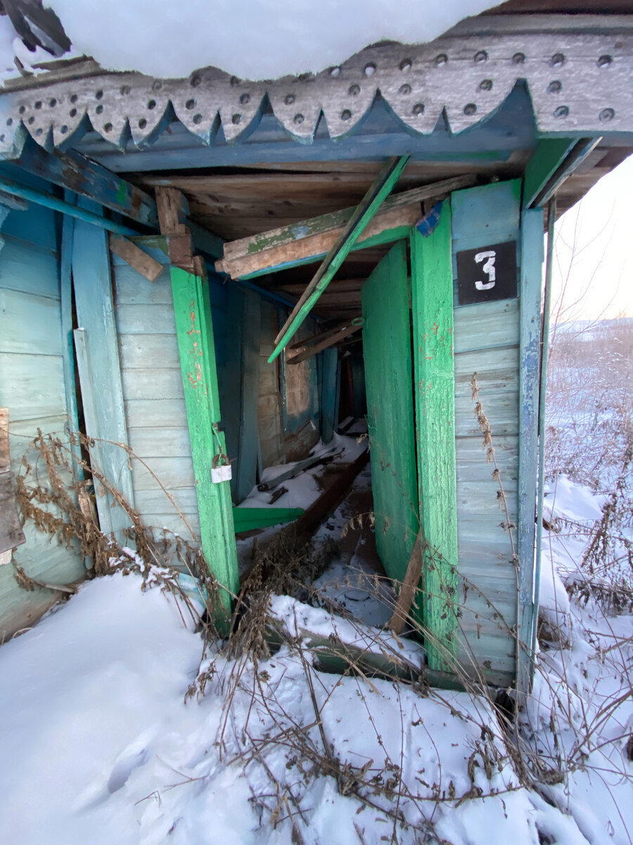 Побывал в одной деревенской заброшке: нашел интересный нож