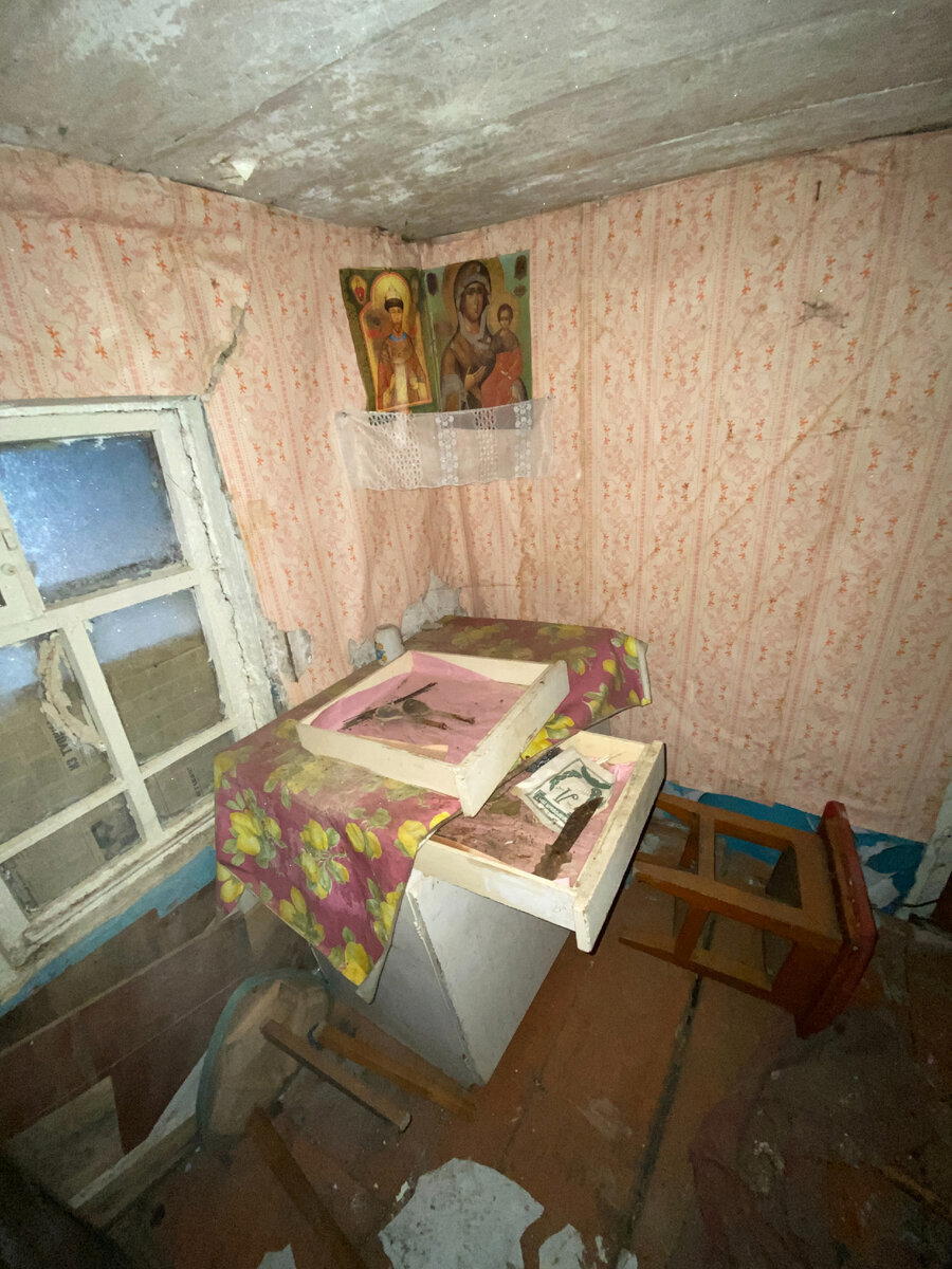 Побывал в одной деревенской заброшке: нашел интересный нож