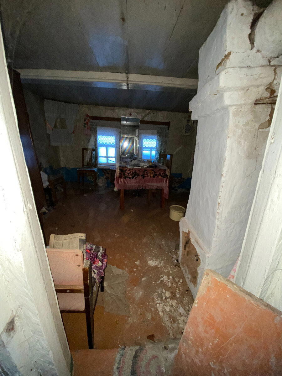 Побывал в одной деревенской заброшке: нашел интересный нож