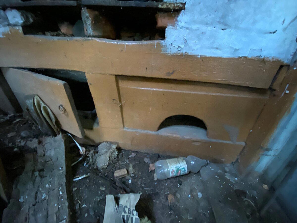 Нашел тайник с деньгами, в печке заброшенного деревенского дома