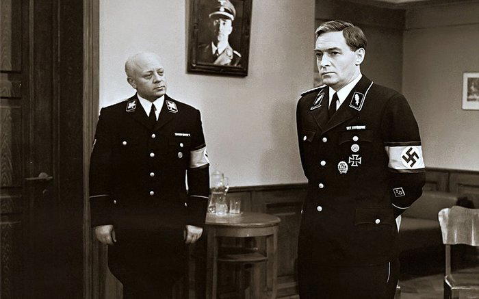 "Ну, Штирлиц, подумайте над моими словами и отдайте себе отчет, как я вас перевербовал, а? За пять минут и без всяких фокусов".
