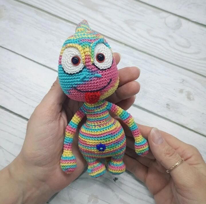 Связан из пряжи Vita Coco print, крючком 1.2. Глазки на безопасном креплении. Наполнитель синтепон.