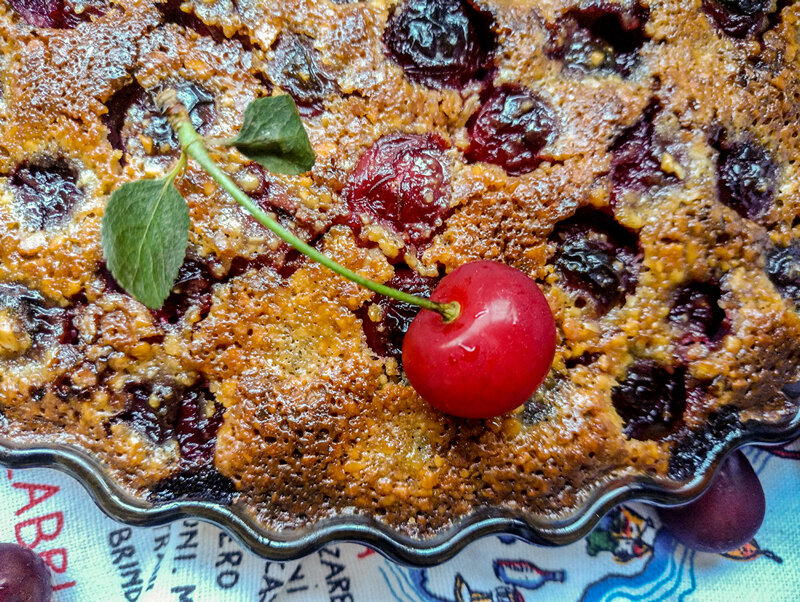 Вишневый пирог с орехами (clafoutis, но это не точно)