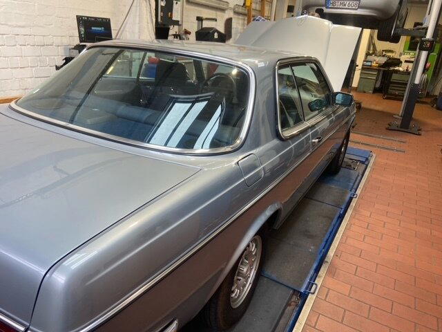 W123 купе заглянул на осмотр перед дальней дорогой
