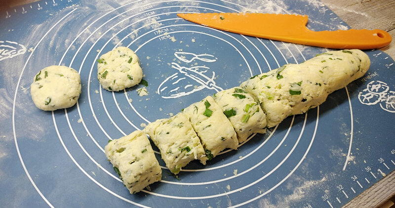 Говядина со сконами (Rinderschmortopf mit Kraeuter-Scones)