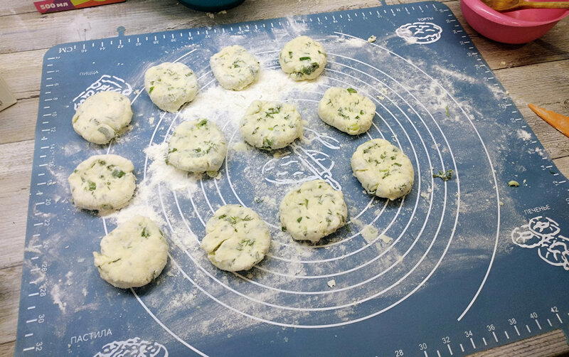 Говядина со сконами (Rinderschmortopf mit Kraeuter-Scones)