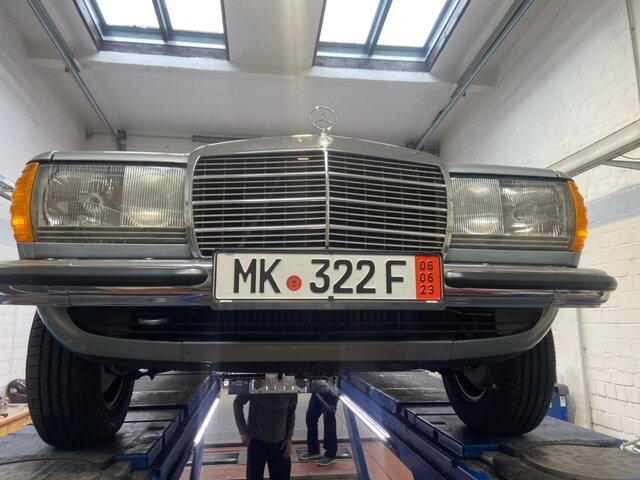 W123 купе заглянул на осмотр перед дальней дорогой