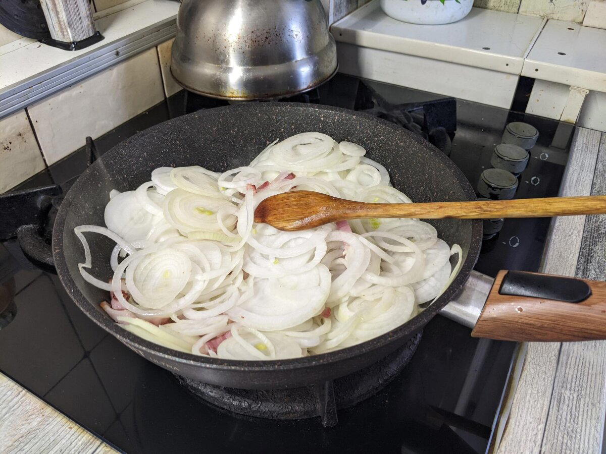 Яблочный киш с луком? А пуркуа бы и не па