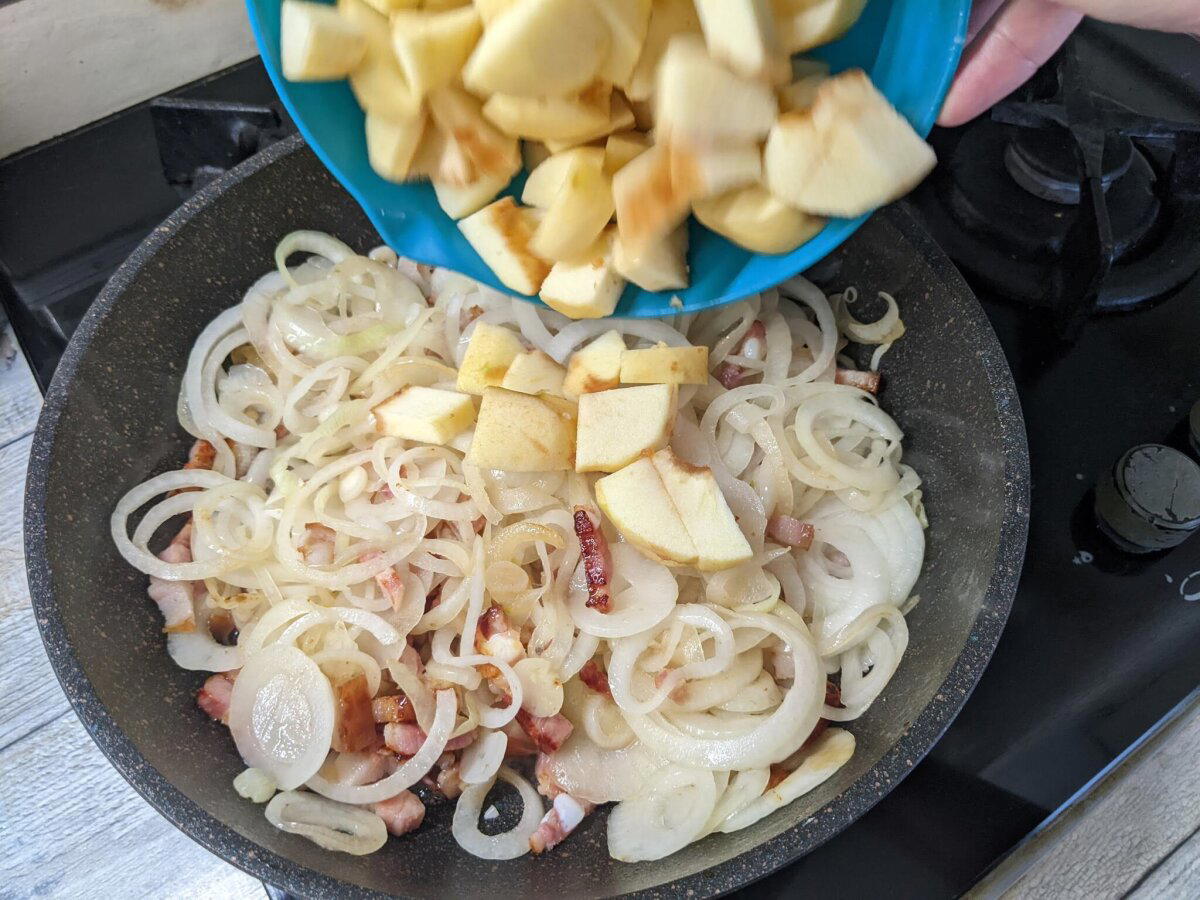Яблочный киш с луком? А пуркуа бы и не па