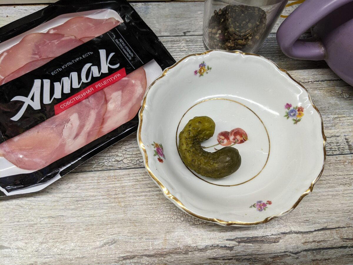 В одном черном-черном лесу... слышны рулады и пахнет мясным рулетом!