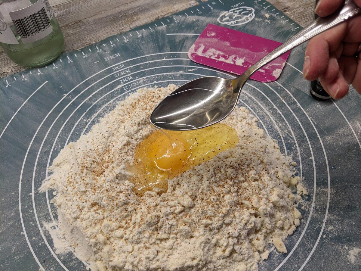 Яблочный киш с луком? А пуркуа бы и не па
