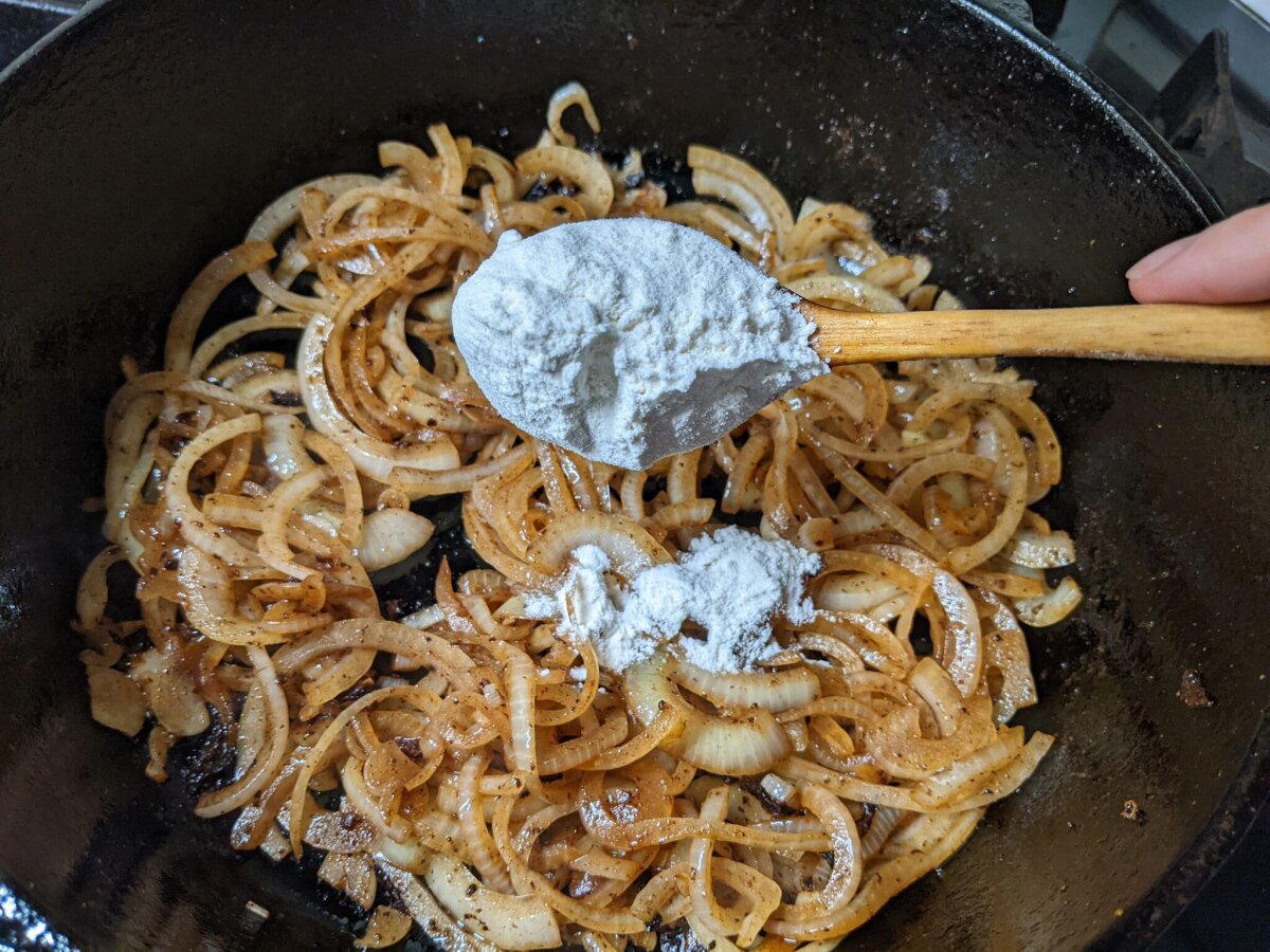 В одном черном-черном лесу... слышны рулады и пахнет мясным рулетом!