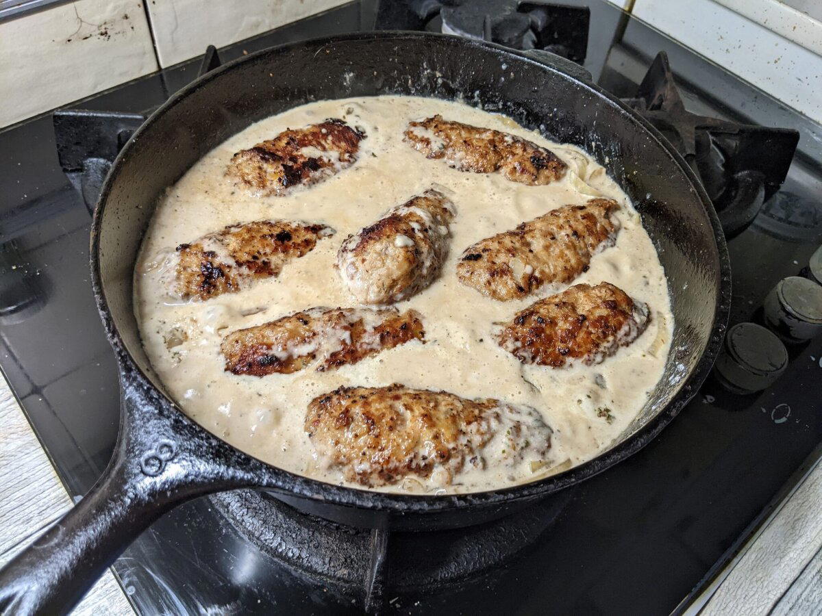 В одном черном-черном лесу... слышны рулады и пахнет мясным рулетом!